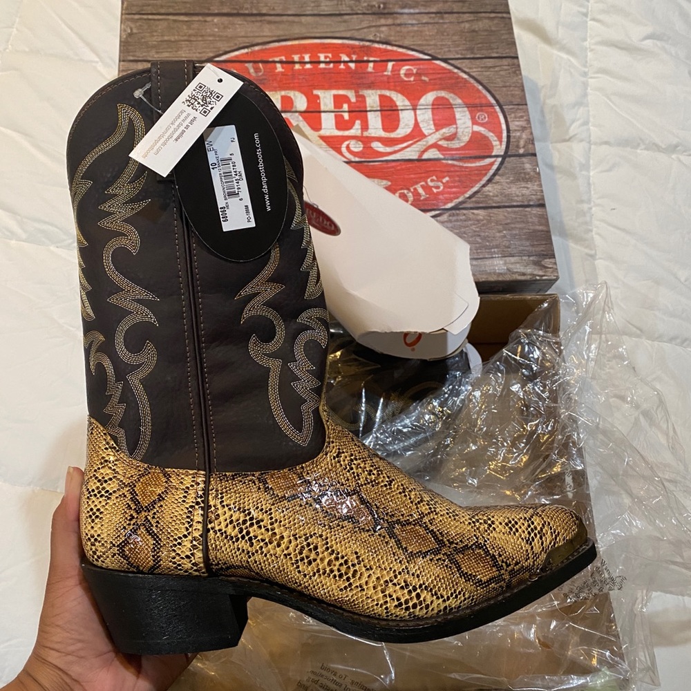 Laredo snake skin size 10 men’s boots brand new